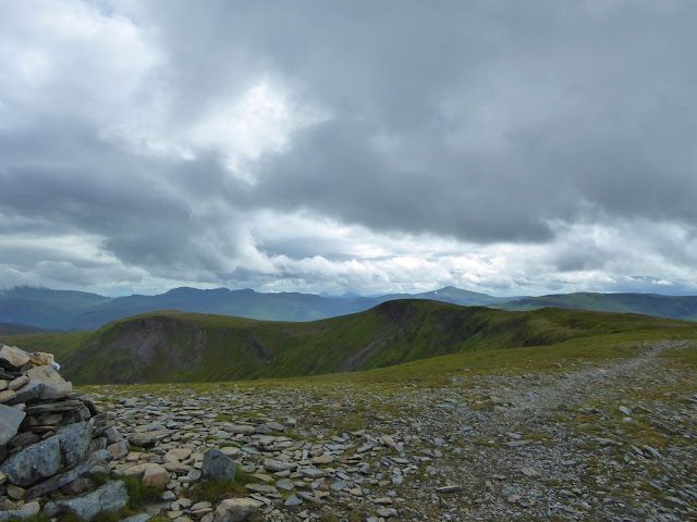 Summit ridge of Meall Buidhe, Schiehallion r of centre. M nan Tarmachan further left. Photo https://big-gorse-bush.blogspot.com/