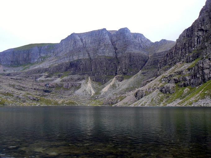 Famous view on Craig's ascent in Coire Mhic Fhearchair. The summit is up to left of picture. Photo tms.nickbramhall.com